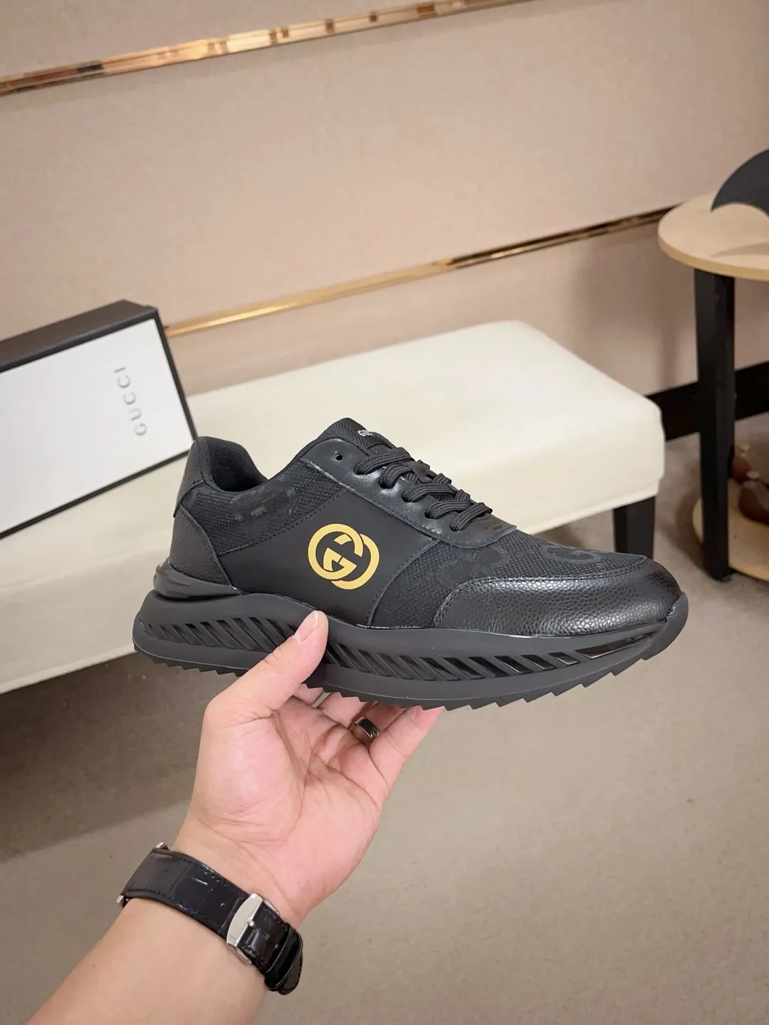 Men's men's shoes💰 462💰🇮🇹🇮🇹GUCCI🔍🔍new models are on sale at the same time at the counter. The uppers🇮🇹 are made of top-grain cowhide imported from Italy. Fully imported genuine leather lining 💪💪, completely 1⃣️ to 1⃣️ replica 🇮🇹💪💪, ⚠ sole: original sole provided by the original factory, exclusive movable molded sole super comfortable, ⚠ original factory follow-up, 🔍🔍 high quality, you can go in and out of the counter at will, welcome to compare⚠. Code number:38-44